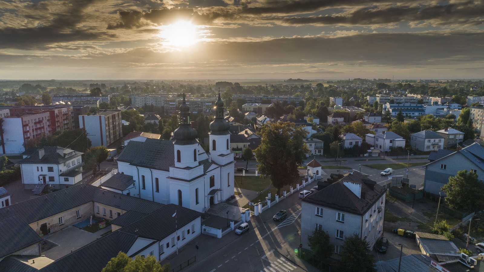 Sportowe emocje z drona - Bełchatów w tle.