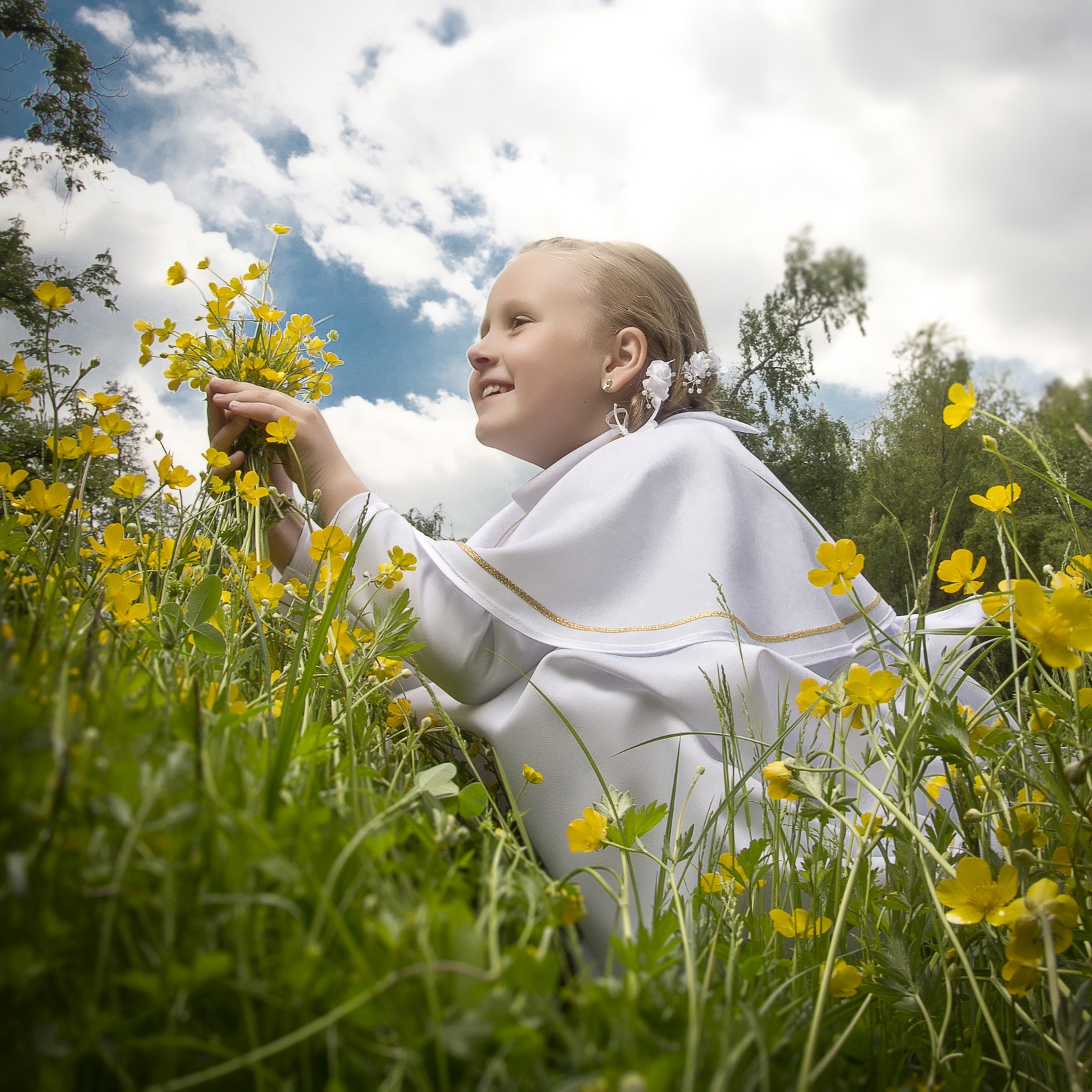 Profesjonalny fotograf wykona artystyczne zdjęcie komunijne w kościele