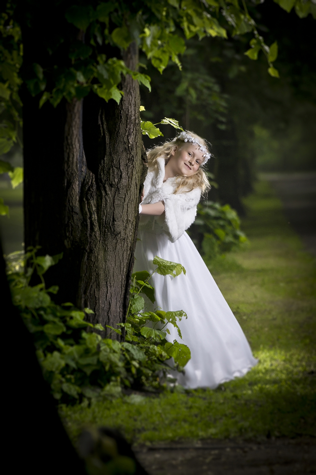 Zdjęcia dzieci idących do pierwszej komunii świętej mogą być wykonane w studio fotograficznym