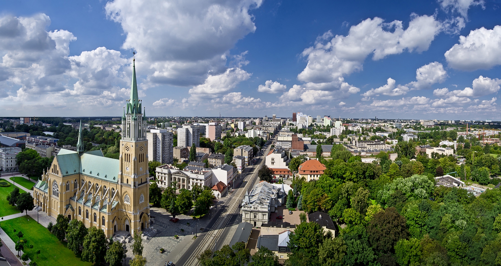 Łódź - zdjęcia biznesowe maszyn i architektury dla firm dbającej o pozytywny wizerunek.