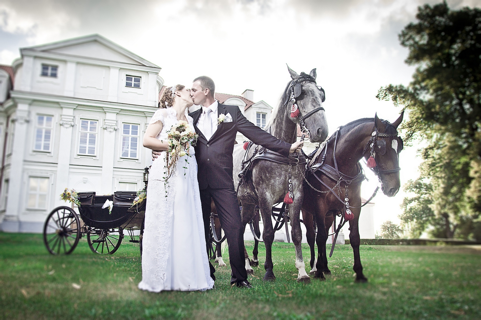 Fotografie plenerowe wyglądają jakby były zrobione w studio fotograficznym w łodzi